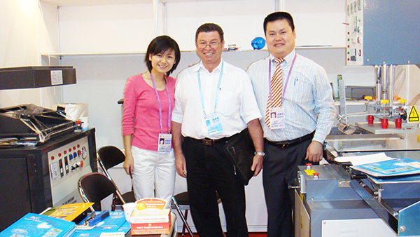 歐州參展，德國客人專程來看我們